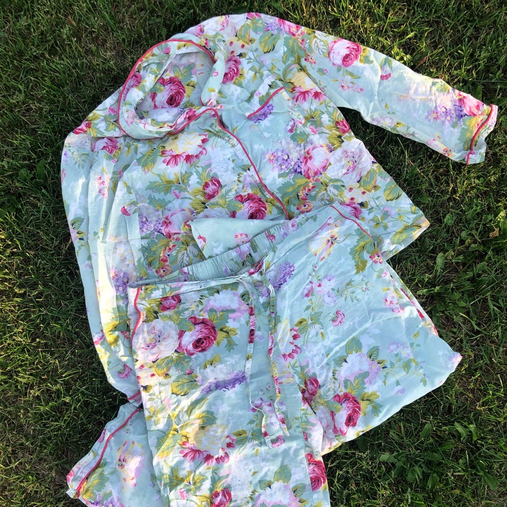 Mahogany women pj set blue and pink flowers. Comfy and gently used.
